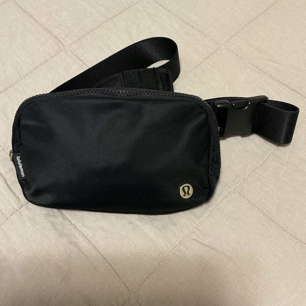 Lululemon Everywhere Belt Bag 1L